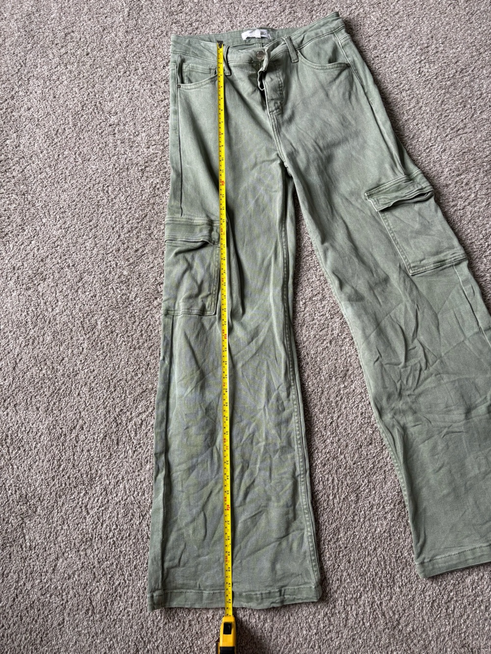 Women’s Risen Jeans Green Cargo Flared Pants - Picture 6 of 6